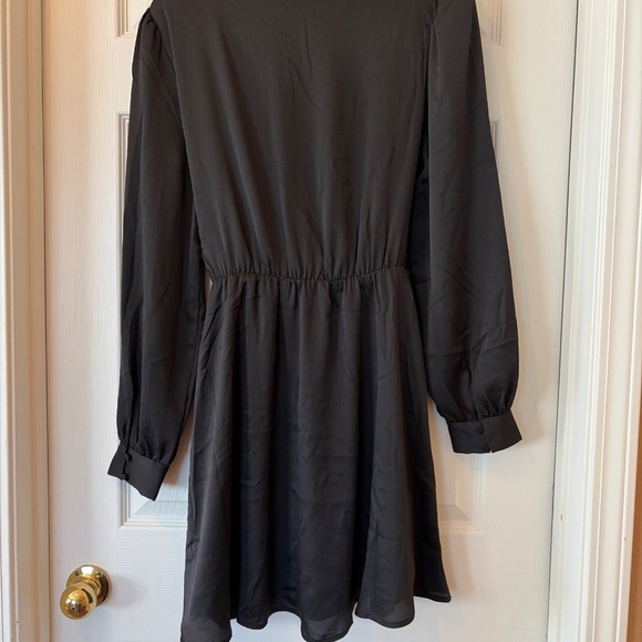 New with Tags Express Tie Waist Long Sleeve V-Neck Dress, Women's Size L - Black - Picture 2 of 7
